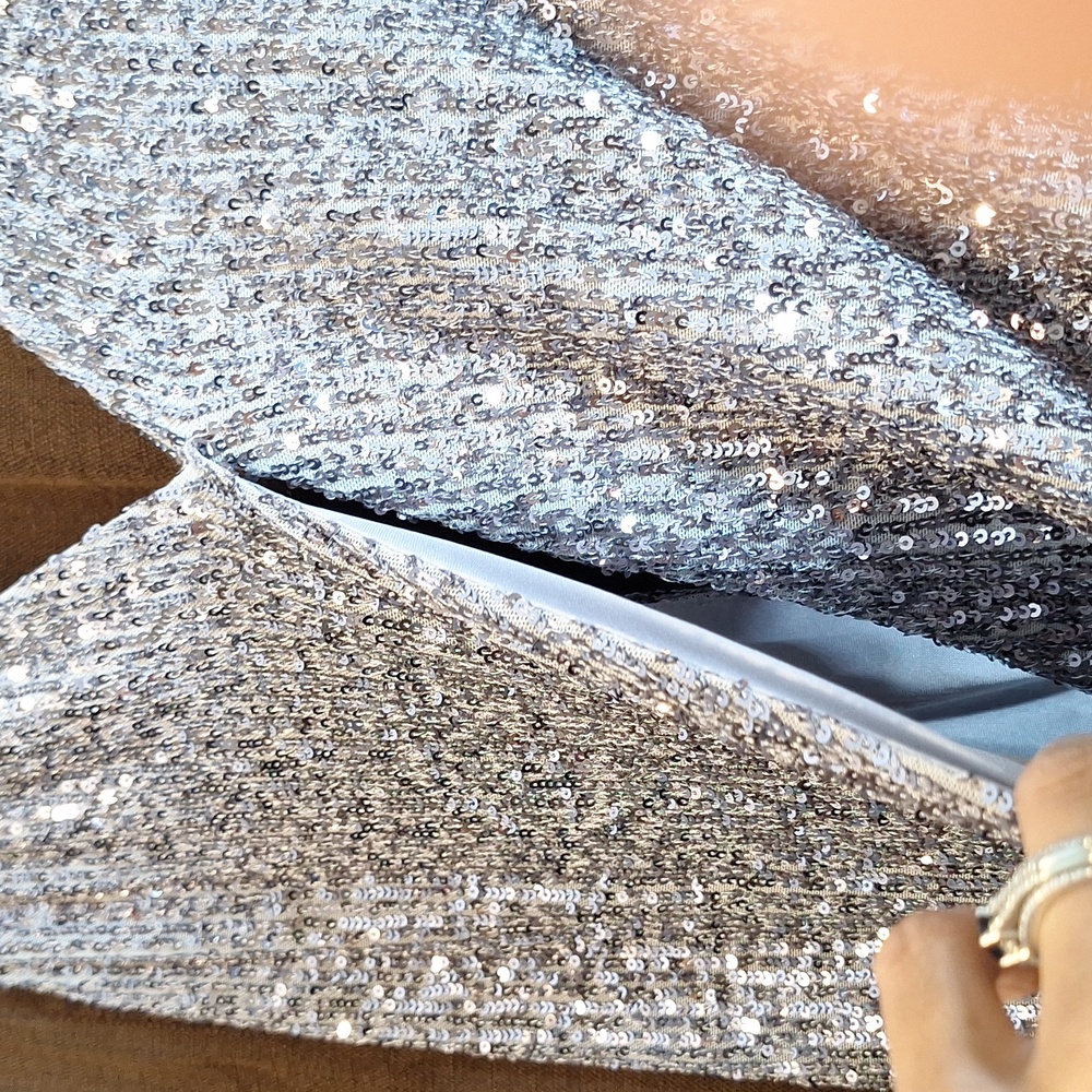 She + Sky Glittering Silver Sequin Cropped - Picture 5 of 8